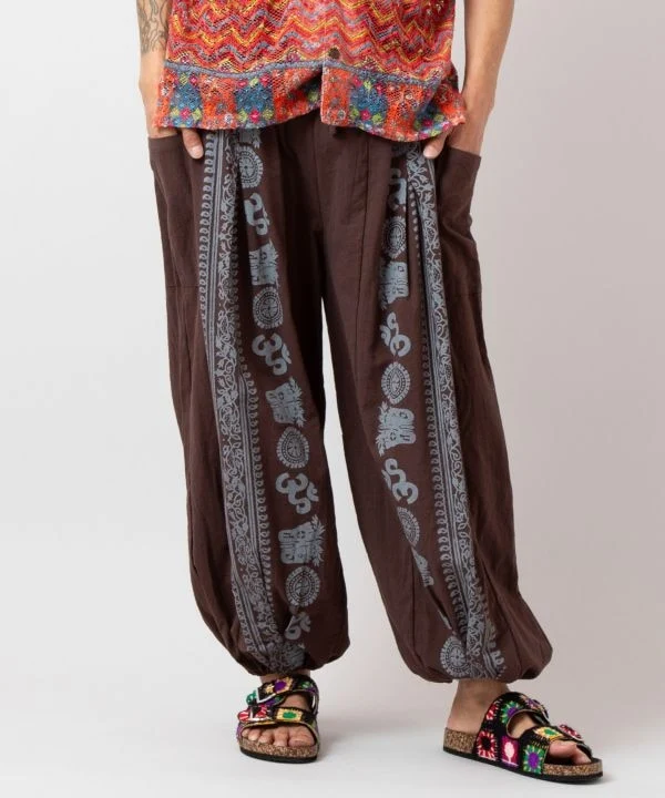 Pantalon harem à motif OM