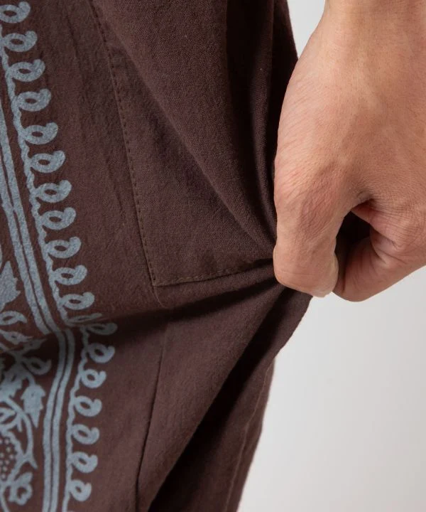 Pantalon harem à motif OM