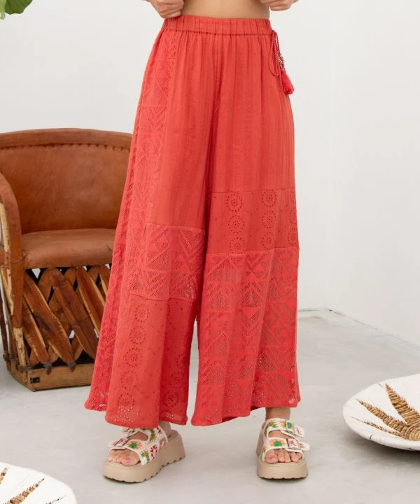 Pantalon large en patchwork de dentelle