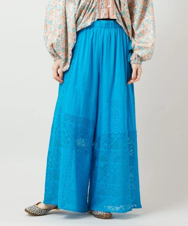 Pantalon large en patchwork de dentelle