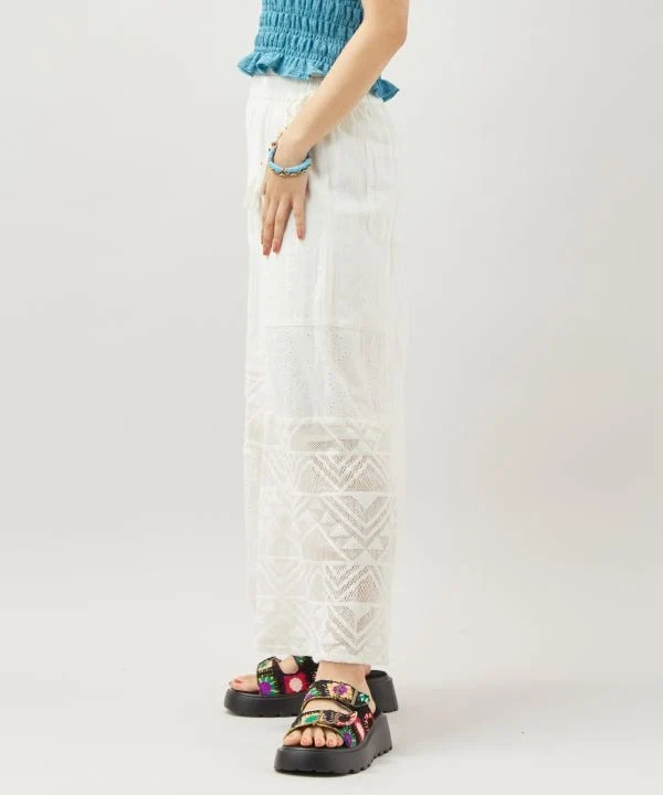Pantalon large en patchwork de dentelle