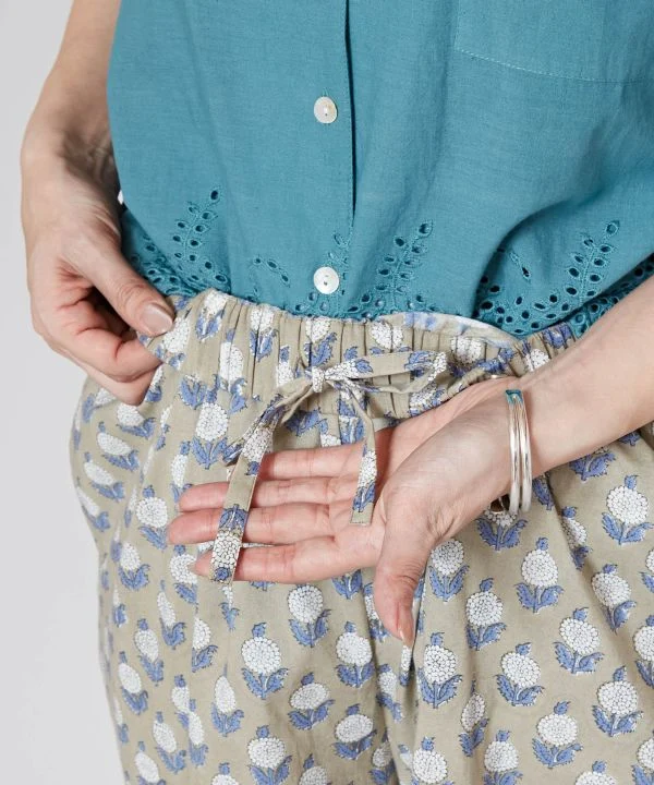 Pantalon droit en coton à imprimé bloc