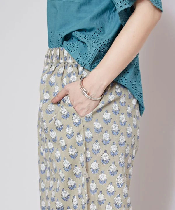 Pantalon droit en coton à imprimé bloc