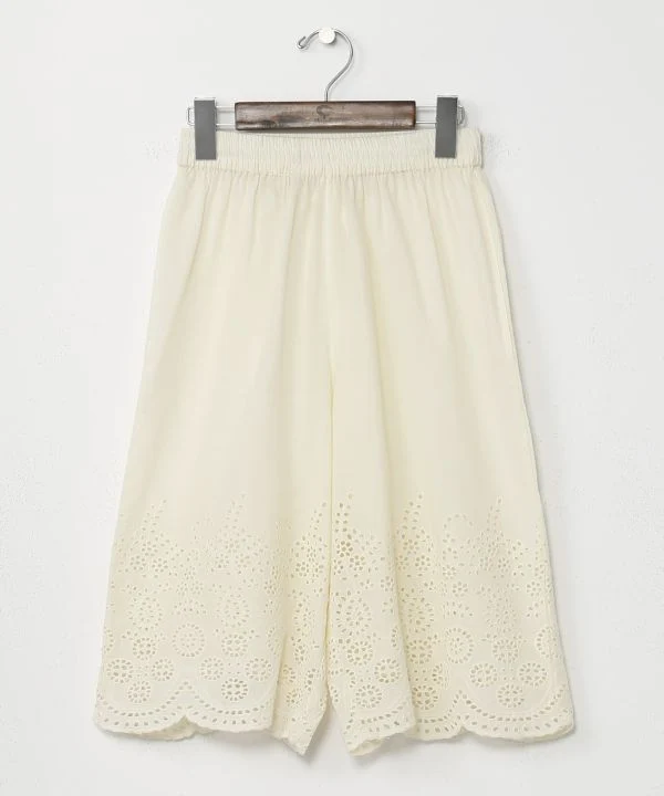 Short brodé Schiffli