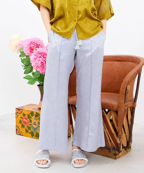 Pantalon évasé en satin à motif cachemire