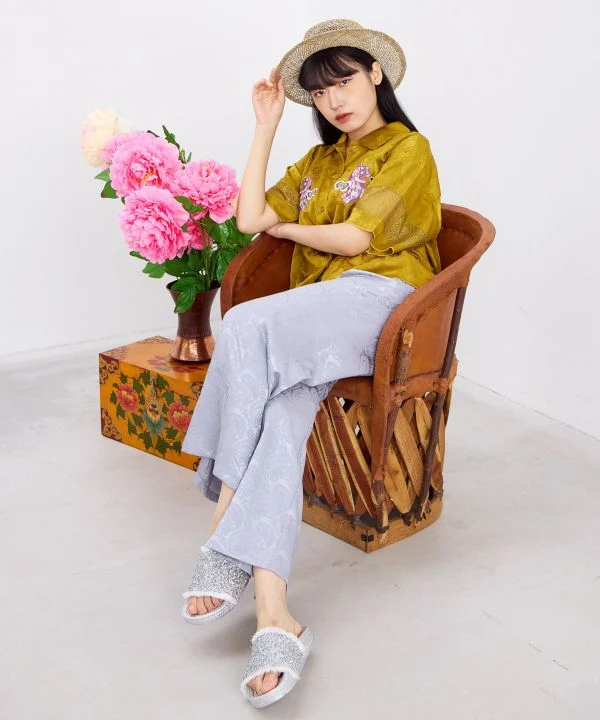 Pantalon évasé en satin à motif cachemire