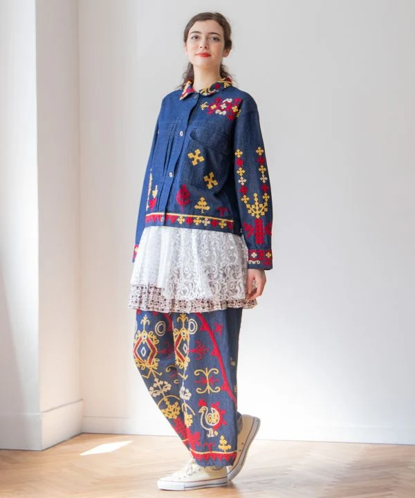 Pantalon ballon en denim brodé audacieux