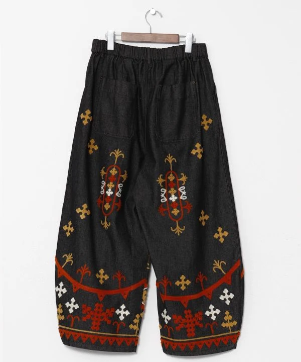 Pantalon ballon en denim brodé audacieux