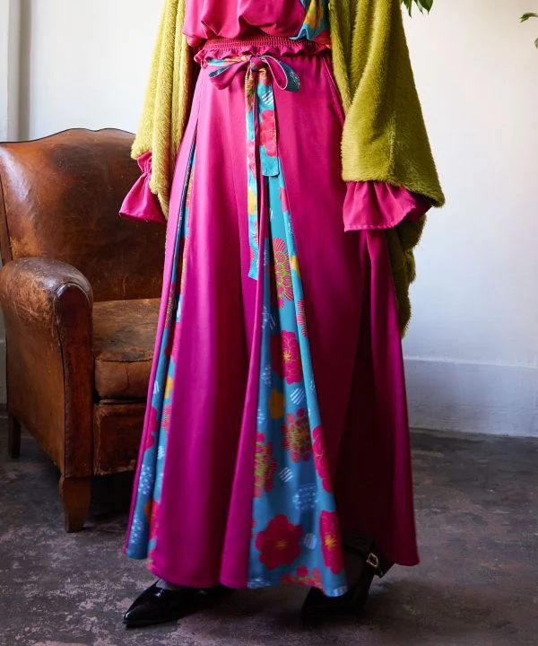 Pantalon large à motif pivoine
