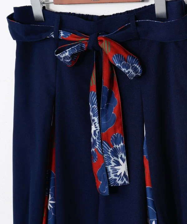 Pantalon large à motif pivoine