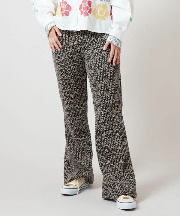 Pantalon bootcut extensible à imprimé géométrique