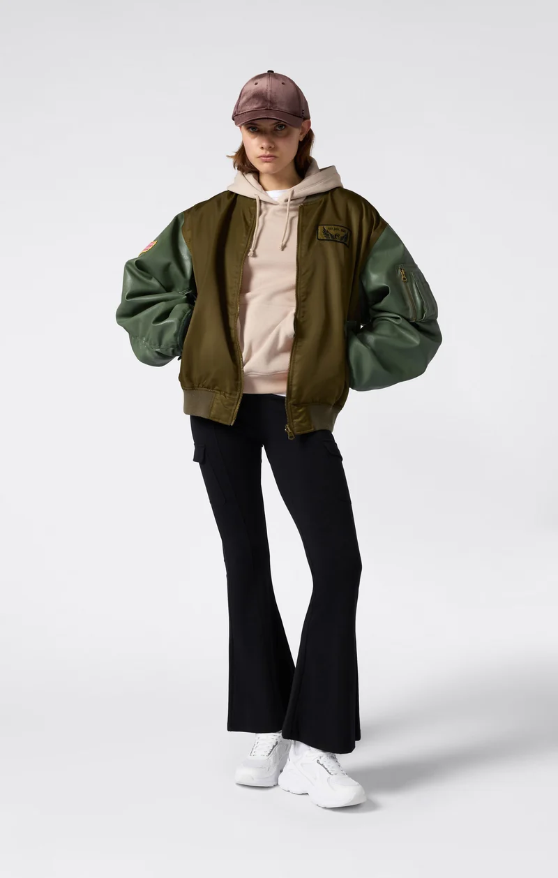 Women’s Flare Cargo Leggings Icons
