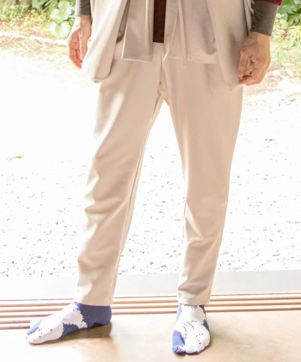 Pantalon MONPE moderne